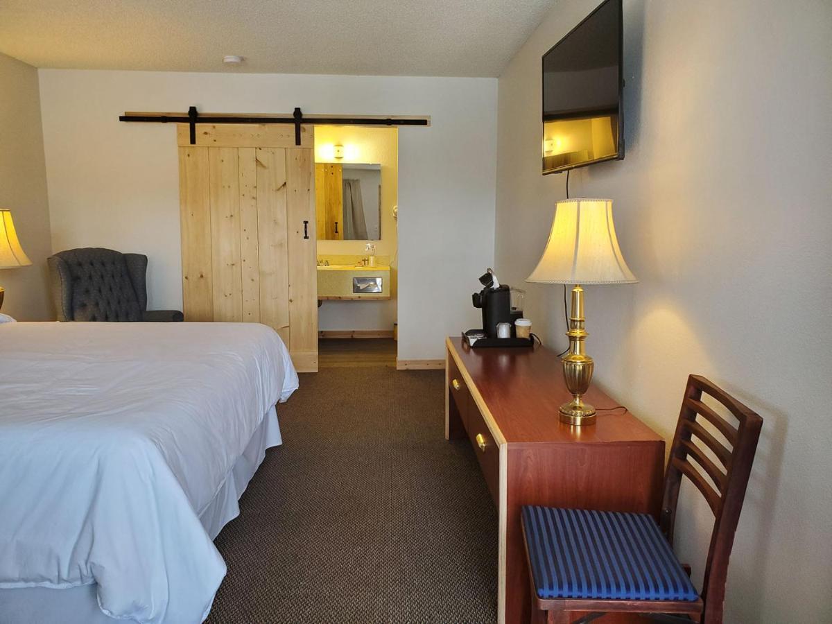 Warden Inn Deer Lodge Esterno foto